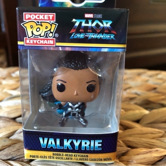 Funko Pop Marvel: Thor Love & Thunder, Valkyrie pocket keychain - Picture 1 of 4